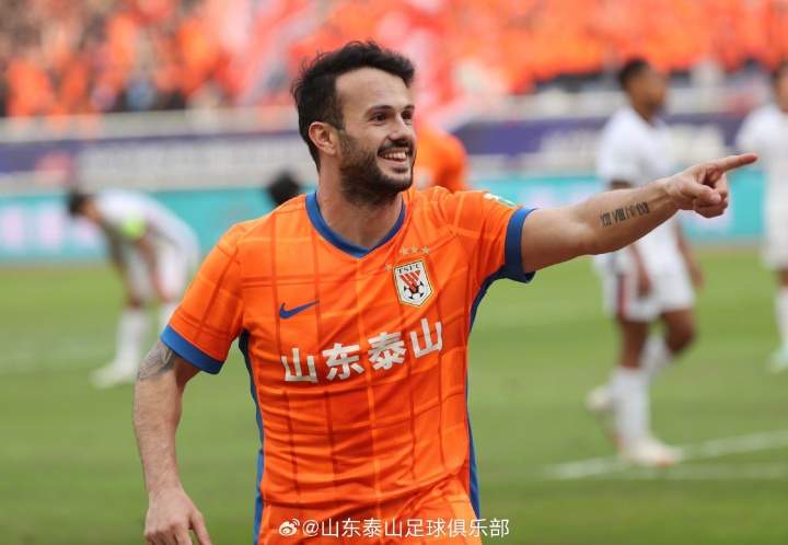 经友好协商,山东泰山足球俱乐部正式与外援瓦科完成续约